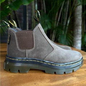 Dr Martens Hardie II Womens Size 7 Chelsea Boots Brown Suede
Pull On Casual